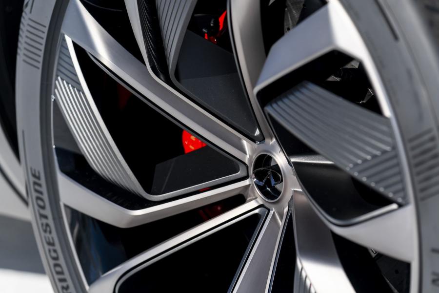 Колеса Infiniti QX Inspiration 2019 года  (фото 90 из 159)